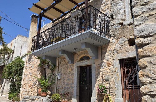 Mastichochoria Apartment | Elata Stone Retreat Traditional Village House