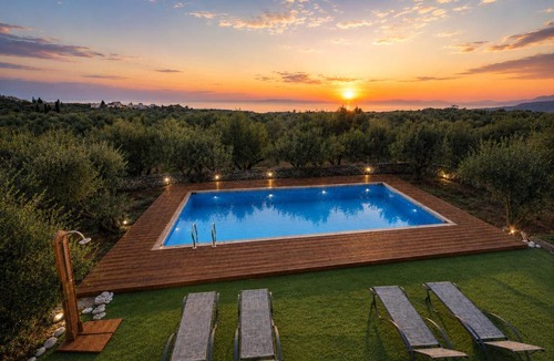 Pyrgou Dirou House | Elements of Diros - luxury suites