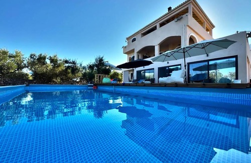 Pyrgou Dirou House | Elements of Diros - luxury suites