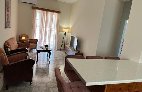 Kalamata Apartment | EliasNest Λητώ Leto - Άνετο διαμέρισμα 4 ατόμων με 2 υπνοδωμάτια και 2 μπάνια στο κέντρο της Καλαμάτας