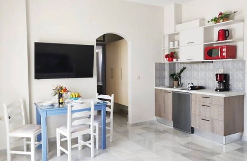 Platanes Apartment | Emorfia's Apartments No4 - 300m to the beach
