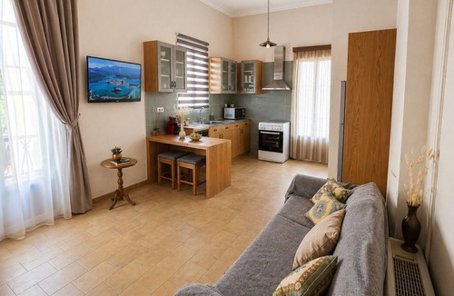 Nea Chora Apartment | Epavlis Rodon Spacious 3BR 3 Min Walk to Beach Private Parking