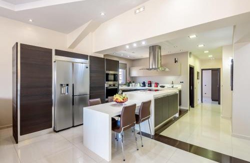 Chania Town Apartment | Evgenias Luxury Apartment with Rooftop Pool