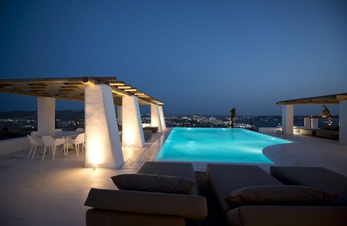 Tourlos Villa | Exquisite Villa, Private Infinity Pool, Fantastic Views to Aegean Sea & Mykonos Town (10 mins drive)