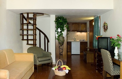 Tzavros Apartment | Family 1-bedroom split level