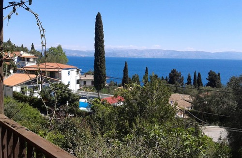Dafnata Apartment | Family Apartment in Mpenitses With Terrace