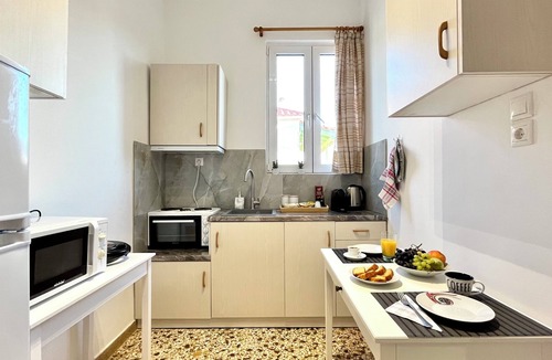 Poros Apartment | Family & Friends Studio with balcony/Near to Sea