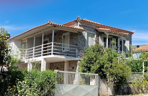 Oichalia Villa | Family, Group and Pet Friendly Vacation Villa