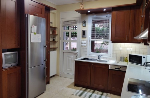 Saronikos Condo | Family House near the beach
