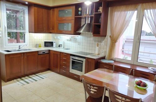 Saronikos Condo | Family House near the beach