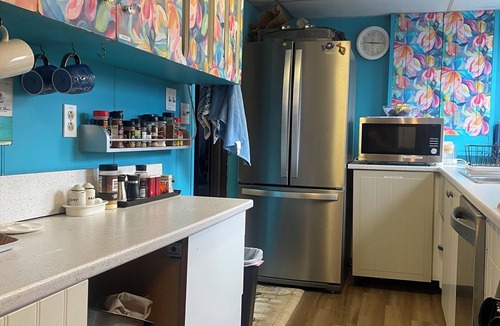 Victoria Bed & Breakfast | "Flagship 1" Live-Aboard BNB: Paddle Boards, Kayaks, Dinghy, Crabbing, and More
