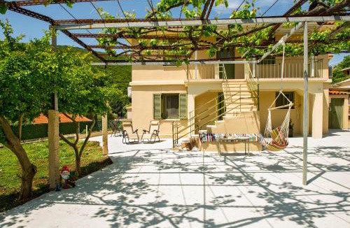 Valsamata Apartment | Garbis Garden View