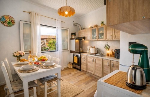 Gaios House | Garden home