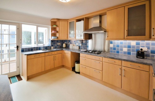 Bembridge Cottage | Gate House - a house that sleeps 6 guests in 3 bedrooms