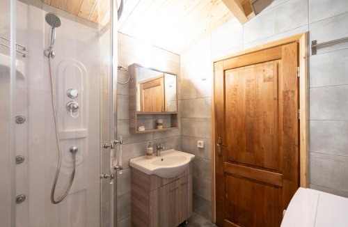 Nidri Ski Chalet | Golden Sun Bungalows