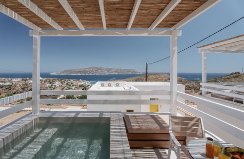 Kimolos House | Grand Suite 2 with Private Pool and Seaview