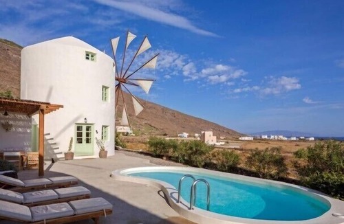 Imerovigli Villa | Green Windmill Villa