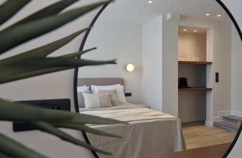 Plaka Hotel | Haya Athens Loftie Suites
