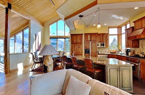 Three Peaks House | Heavenly haven w/hot tub—perfect for winter play & summer mountain escapes!
