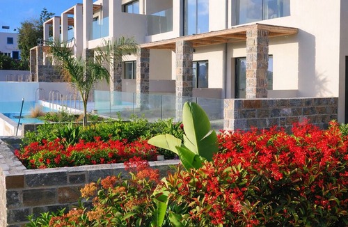 Menetai Hotel | Helios Beach Hotel & Bungalows