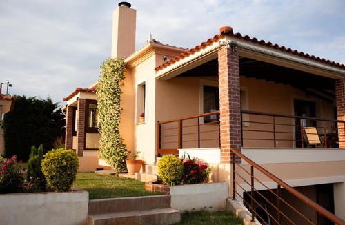 Dhikella House | Hilltop House Dikella