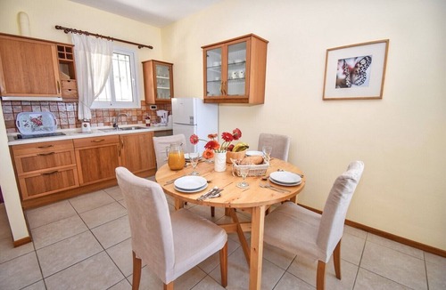 Parelia Apartment | Hippo One Bedroom Apartment