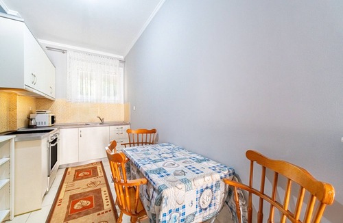 Alepou Apartment | Holiday Apartment "Grey House" with Balcony, A/C & Wi-Fi
