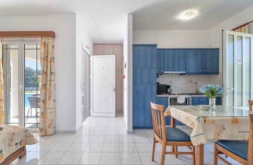 Agios Ioannis House | Holiday Home 'Kallisto' with Mountain View, Wi-Fi and Air Conditioning