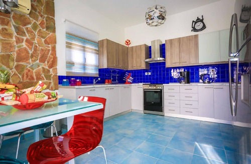 Pefkos House | Holiday home "Villa Amor" beachfront