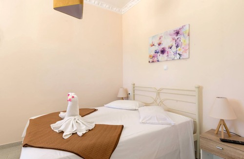 Spartia House | Holiday Home "Zoumpouli 1" with Sea View, Garden & Wi-Fi