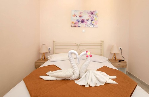Spartia House | Holiday Home "Zoumpouli 1" with Sea View, Garden & Wi-Fi