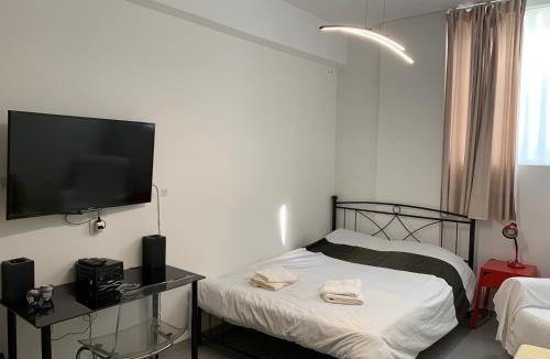 Goudi Apartment | Holodek Apartments Ground & SemiBasement