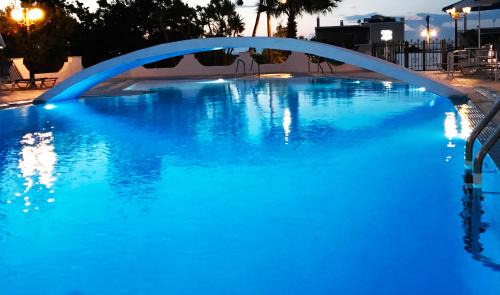 Fira Hotel | Hotel Lodos