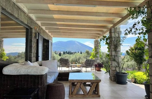Chalcis House | House Sleeps 6 with Private Pool