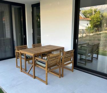 Chrisi Akti House | House Thomi