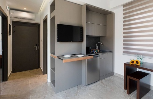 Polichrono Apartment | in Pallini mit Eigenem Balkon by Interhome