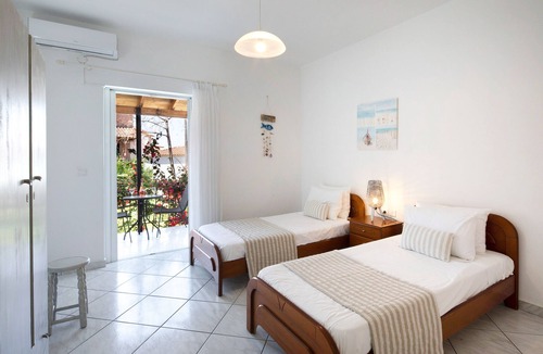Agios Gordios Apartment | Irini studio for 2, central location and 5 minutes walk from the sandy beach