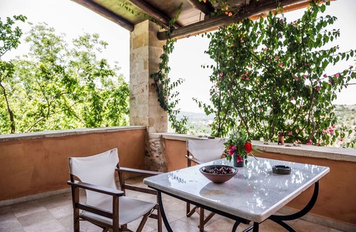 Makhairoi Apartment | Kamares – a restaured Venetian domain retreat