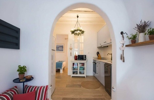 Agios Ioannis Apartment | Kanalia Home with Panoramic Views