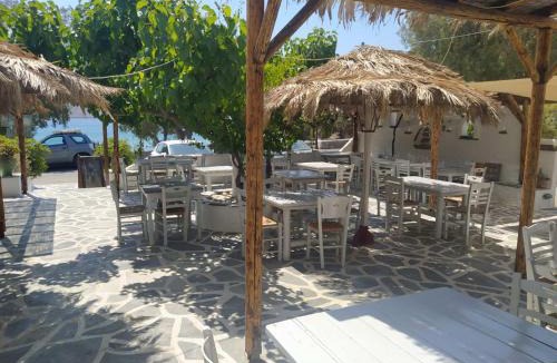 Mpatsi House | Kantouni Guest House by the sea