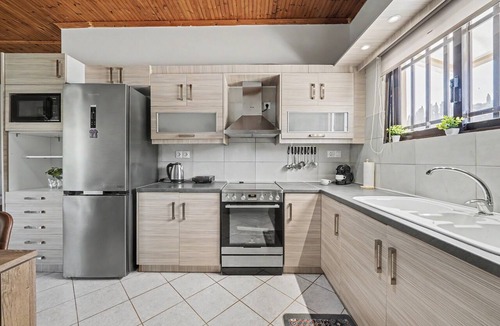 Termenades House | Karousades Olive House Country Home with Mountain View, Wi-Fi & Air Conditioning