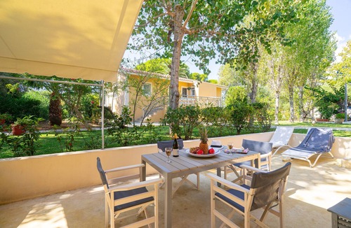 Lassi Apartment | Kefalonia Lassi: 3 bedroom apartments with pool by famous Makris Gyalos beach