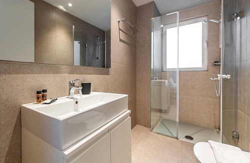 Ampelokipoi Bed & Breakfast | Kriel Suites by LIV Homes 01