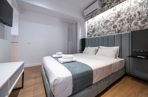 Ampelokipoi Bed & Breakfast | Kriel Suites by LIV Homes 02