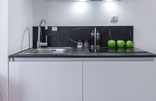 Ampelokipoi Bed & Breakfast | Kriel Suites by LIV Homes 303