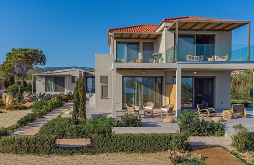 Paliki Apartment | Kyma - Beachfront villa suite -Grand Blue Beach Residence
