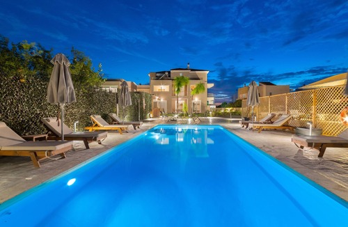 Petaloudes House | L&C Apartments