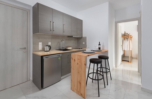 Petaloudes House | L&C Apartments