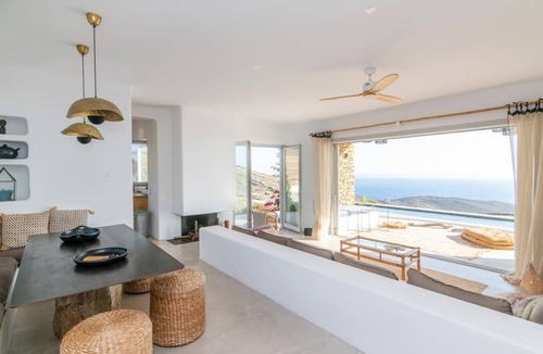 Exomvourgo Villa | Leivadakia Villa