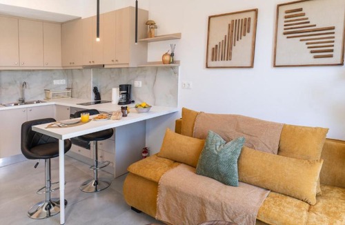 Monopari Apartment | Lemon Tree - Private Garden & View